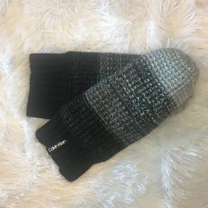 Calvin Klein ombré knit mittens